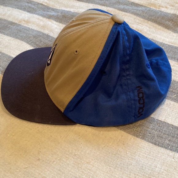 Volcom Hat - Picture 2 of 6